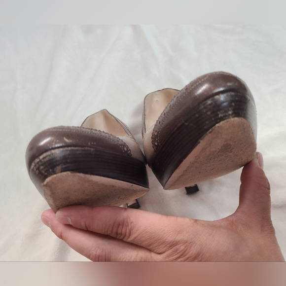 Ferragamo Leather Wingtip Pumps Size 7 - Picture 8 of 11